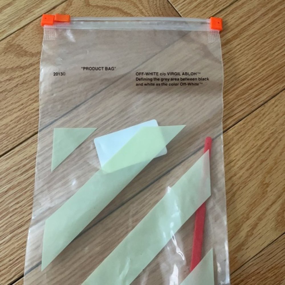 Off White Keychain - Picture 4 of 8